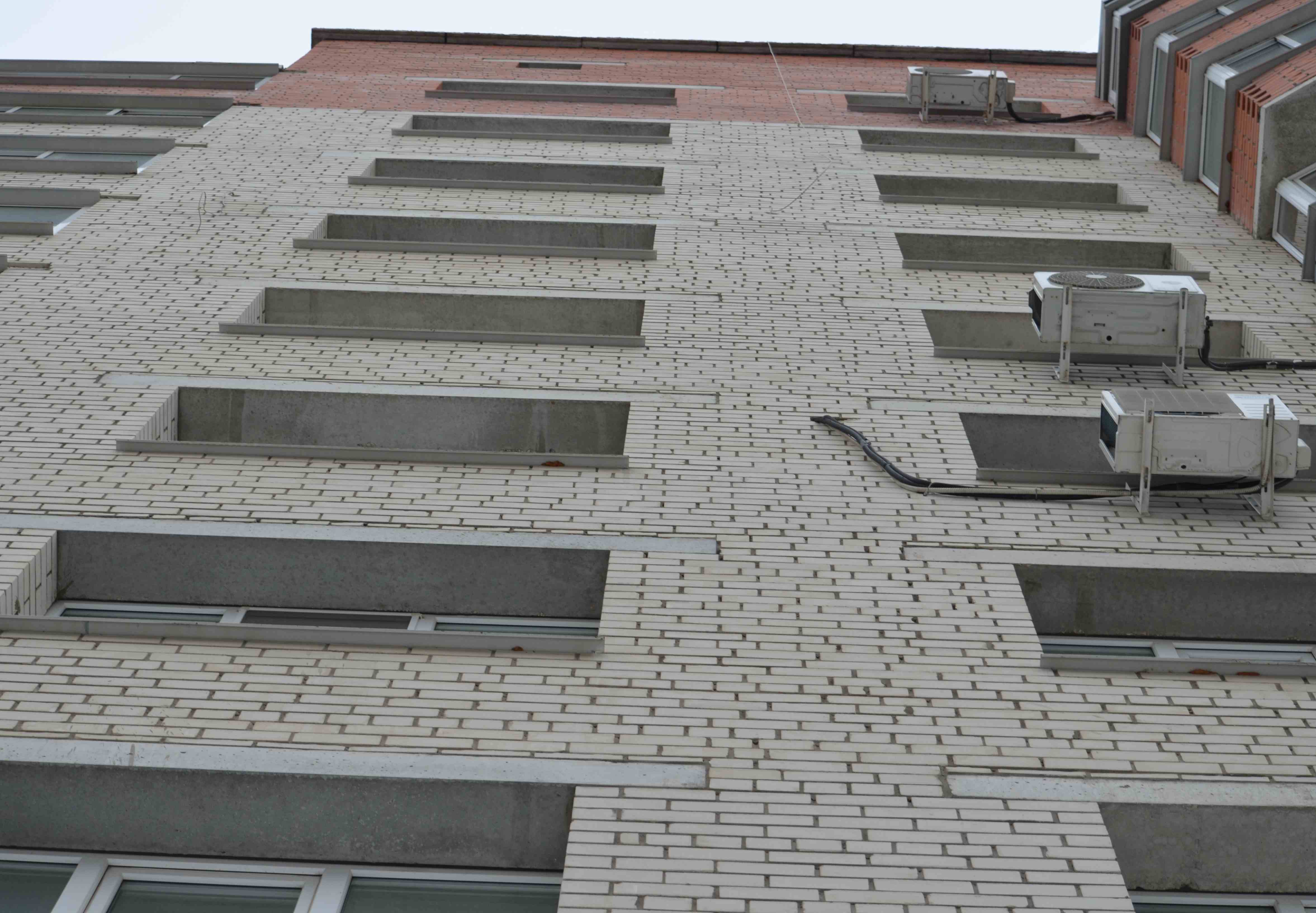 В Рязани девушка спрыгнула с крыши 9-этажного дома