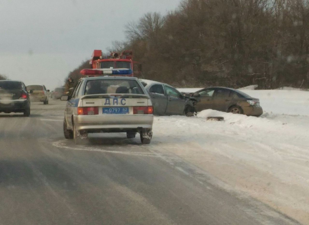 В трассе М5 в Рыбновском районе столкнулись Chevrolet и Mazda