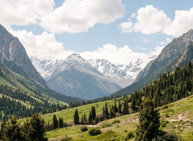 Четыре российских туриста попали под камнепад в Киргизии