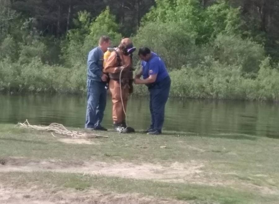 Опубликованы фотографии с места поисков тела трехлетней девочки на реке Пре