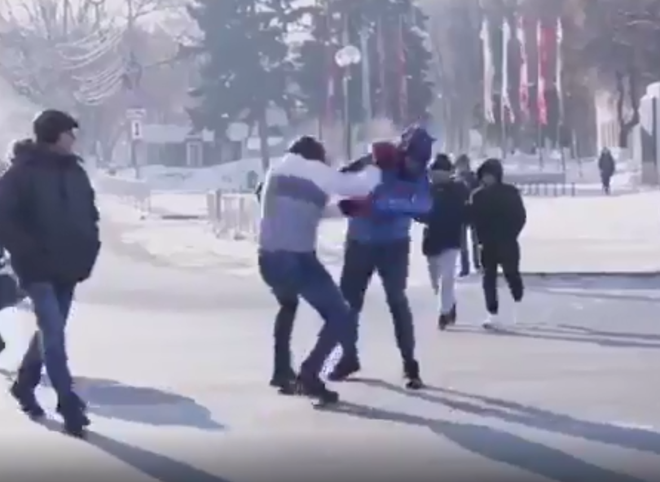 Пранкеры устроили боксерский поединок в центре Рязани (видео)