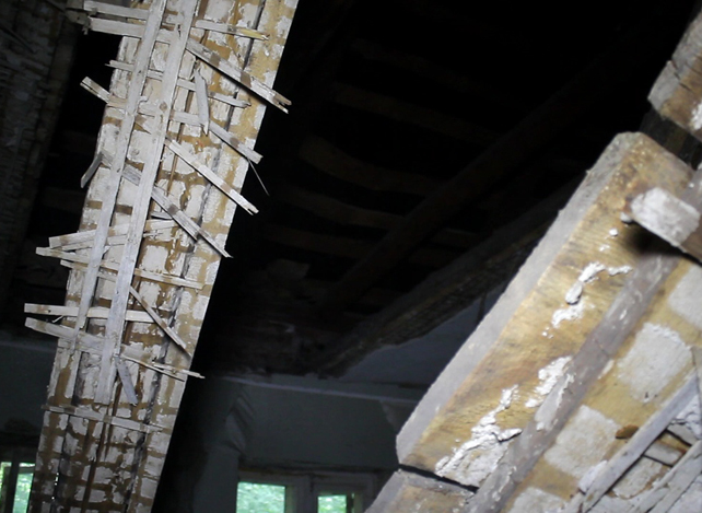 В одной из квартир в поселке Мехзавода обрушился потолок