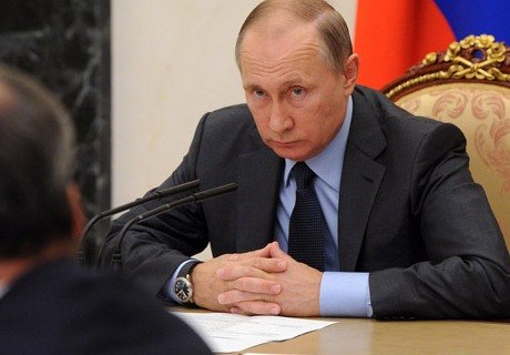 Путин напомнил чиновникам о необходимости строить дороги