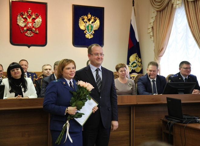 Карабасов поздравил работников прокуратуры с профессиональным праздником