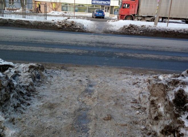 В Рязани дорогу очистили от снега после жалобы горожан
