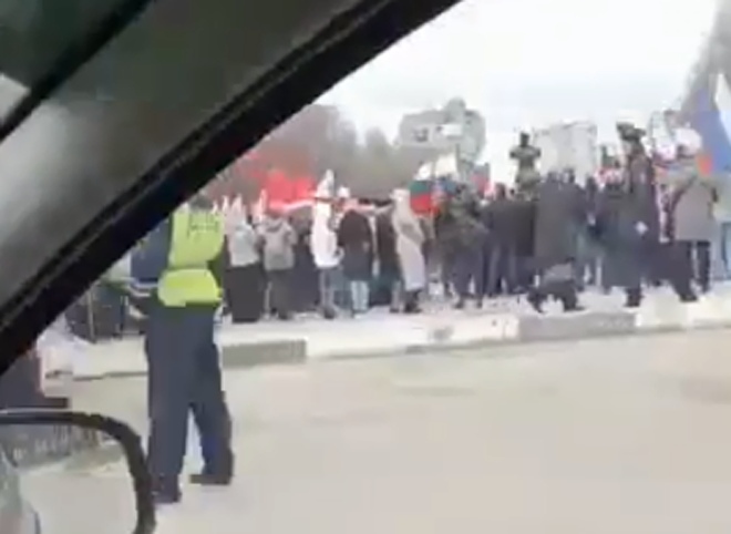 В Дашково-Песочне засняли скопление людей и полиции