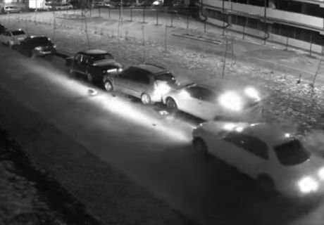 Видео: в Воронеже пьяный водитель протаранил 13 автомобилей