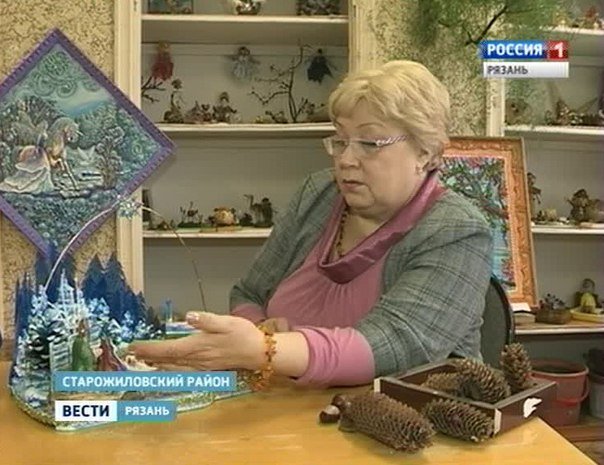 Мастерица из Старожилова делает картины из мусора