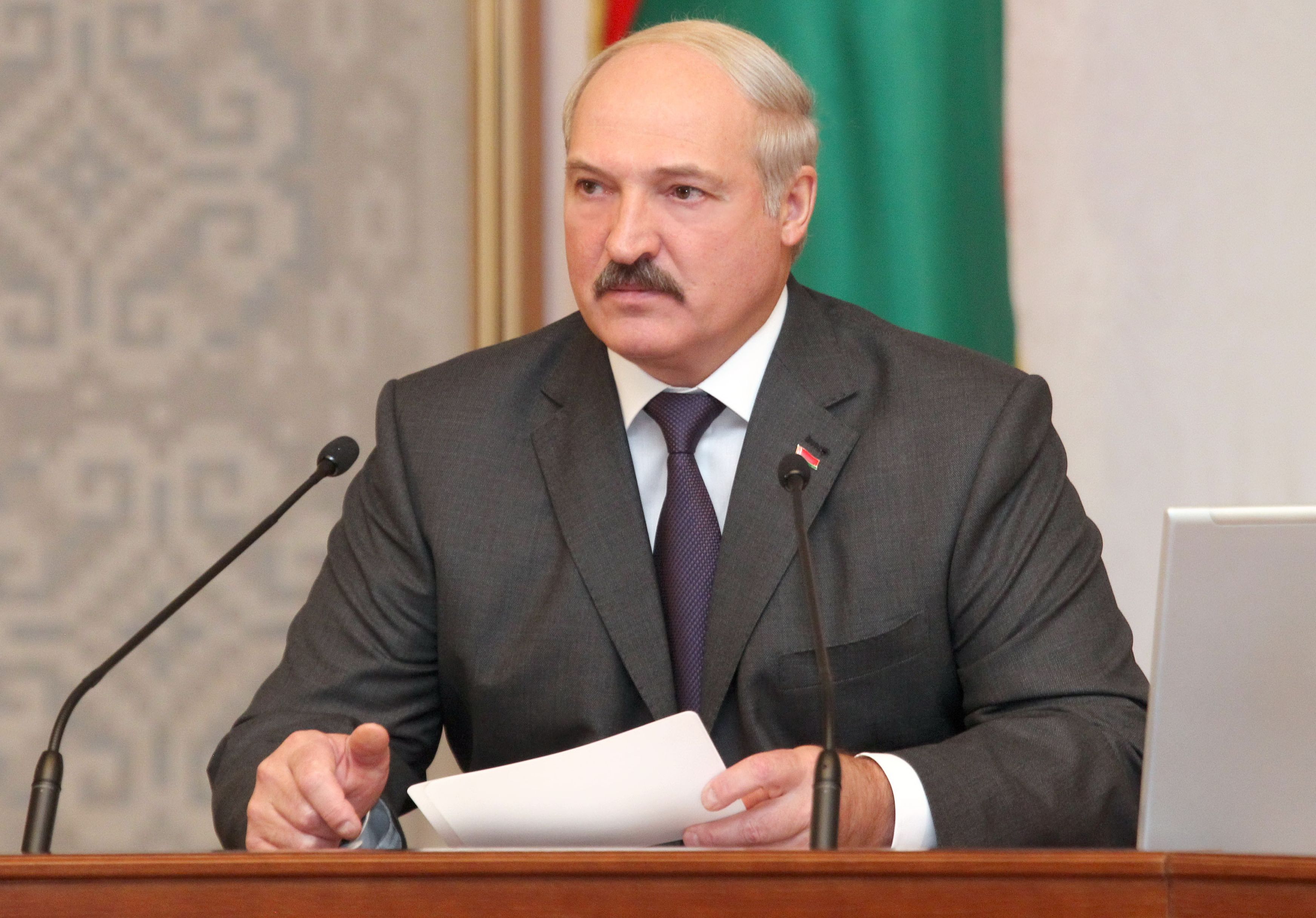Лукашенко пообещал помочь Украине с нефтепродуктами