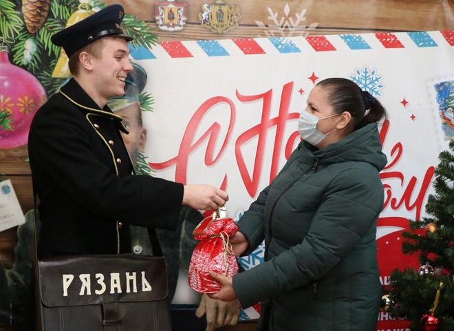 Рязанский Почтальон передал детям подарки