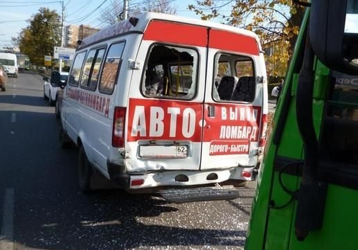 Автобус «М5 Молл» стал причиной ДТП в Рязани