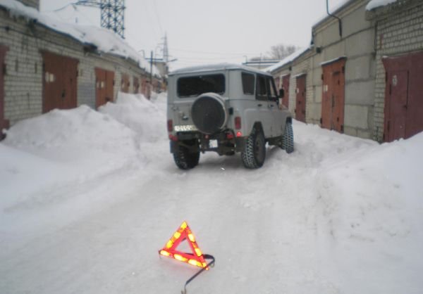 В гаражах на Черновицкой УАЗ сбил 77-летнего рязанца