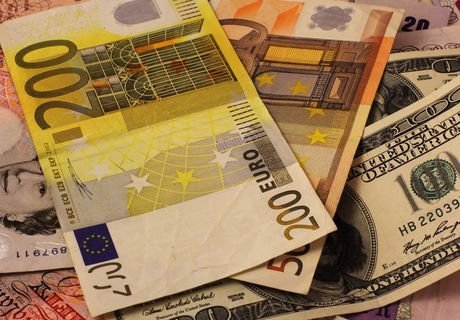 Курсы доллара и евро возобновили рост