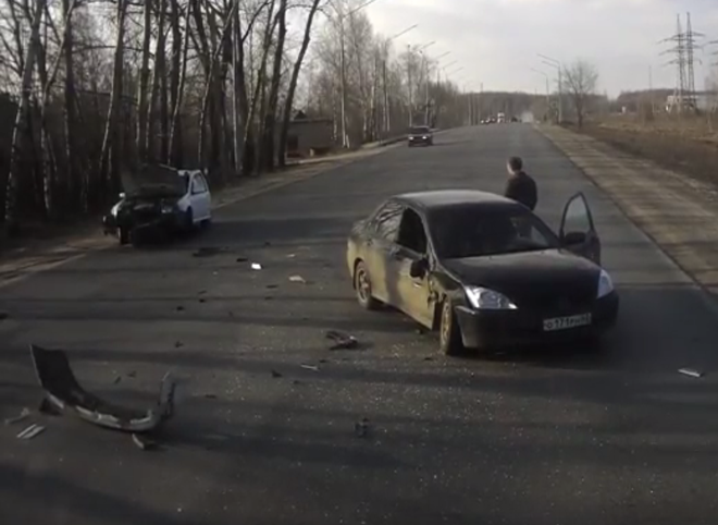 На Ряжском шоссе столкнулись две иномарки (видео)