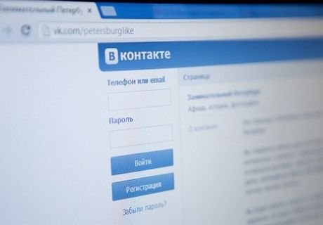 Студентка заплатит 400 тыс. рублей за перепост в соцсети