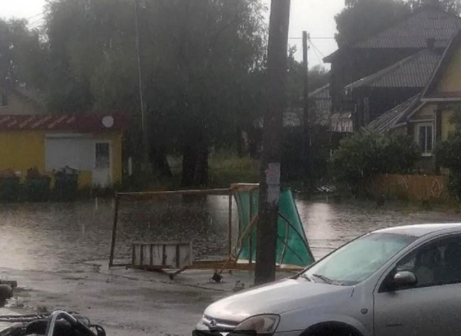 Из-за урагана поселок в Рязанской области остался без света