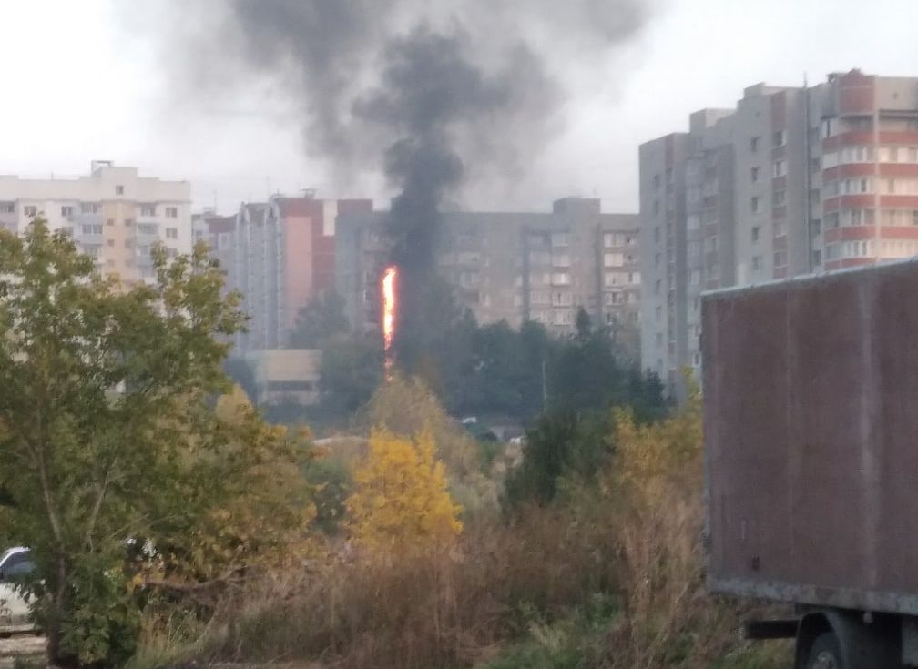 В Дашково-Песочне загорелась вышка сотовой связи