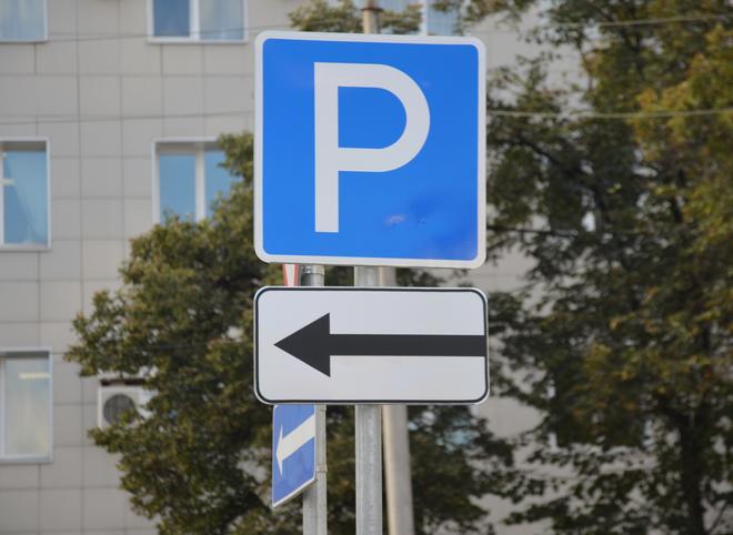 На парковке больницы в Скопине пострадала выходившая из машины пенсионерка
