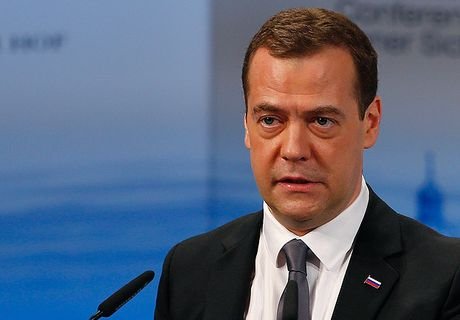 Медведева не устраивает целевой прием в вузы РФ