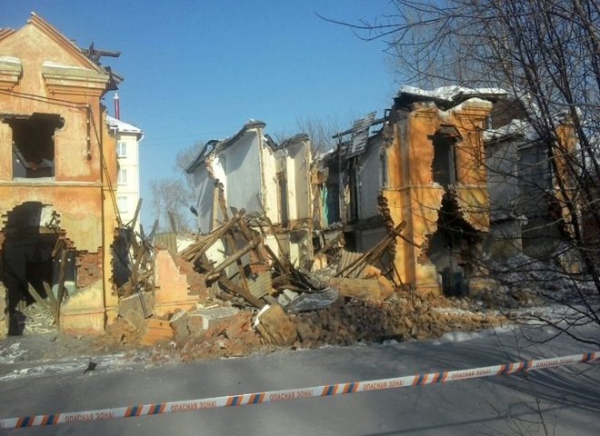 В Омске обрушился дом: под завалами могут быть люди