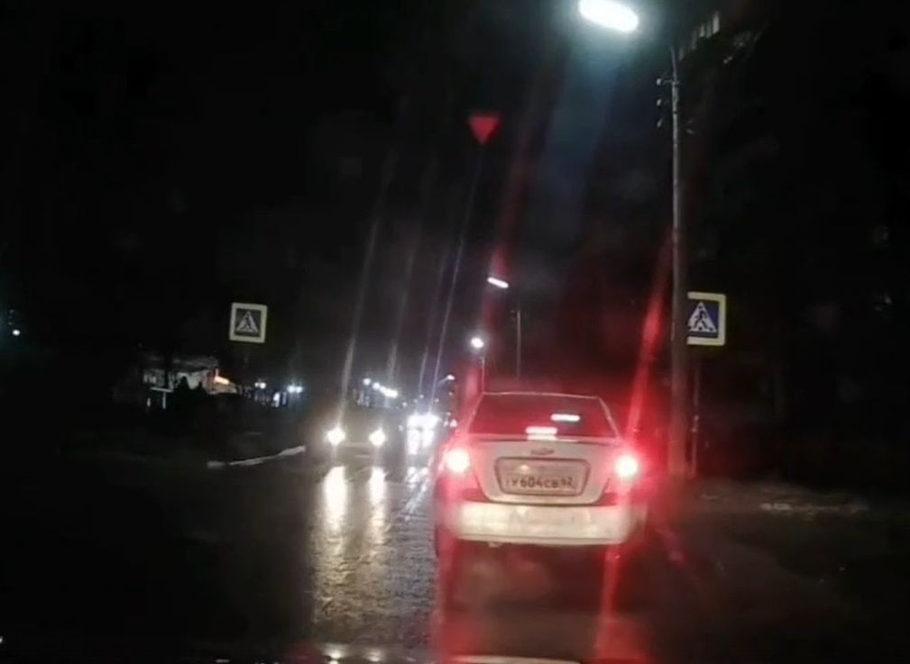 Наезд на пешехода на улице Зубковой попал на видео