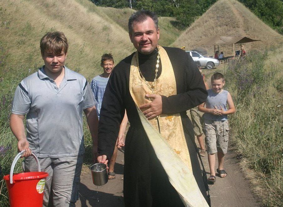 Рязанский священник покинул пост настоятеля храма из-за репостов в соцсети «ВКонтакте»