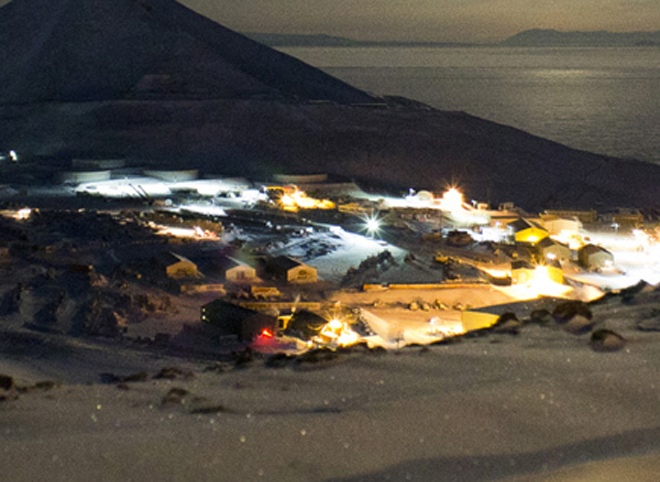 На американской станции в Антарктике нашли мертвыми двух человек