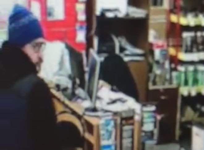 Рязанец украл кошелек в магазине хозтоваров (видео)