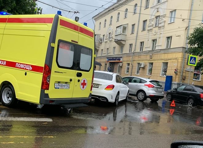 В ДТП на Циолковского пострадали два человека