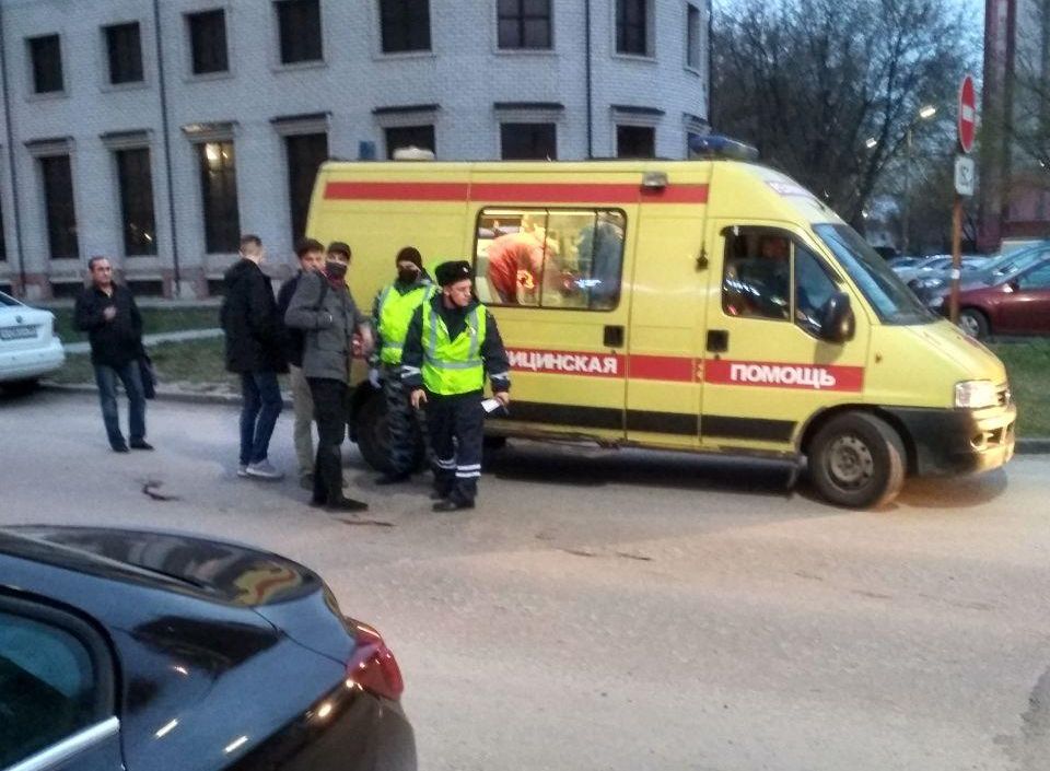 Избитого на улице Шевченко рязанца увезли на скорой помощи