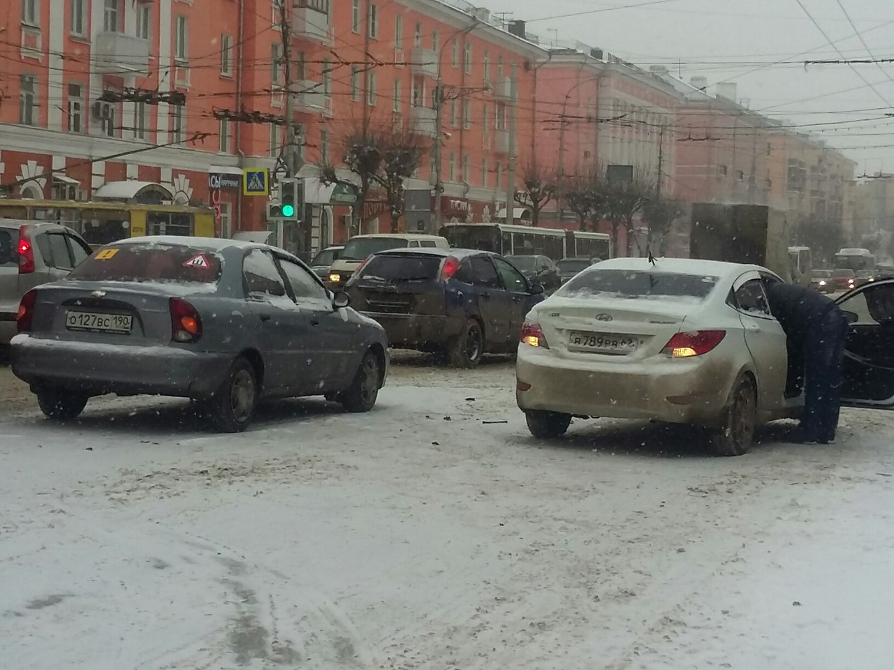 ДТП на Первомайском проспекте парализовало движение в центре Рязани