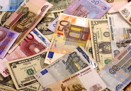 Официальный курс евро упал почти на 3 рубля