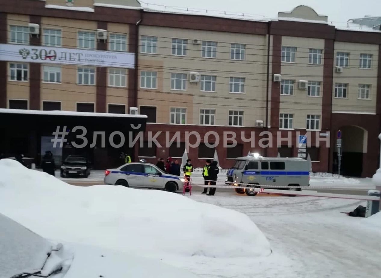 В Кирове мужчина обстрелял здание прокуратуры, после чего покончил с собой