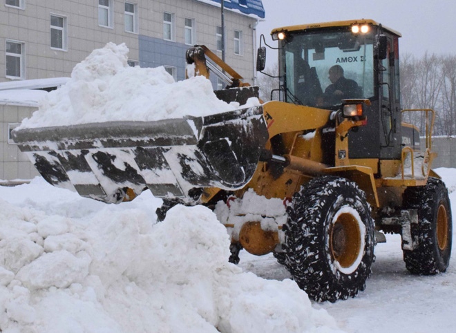 РНПК помогает в уборке города от снега