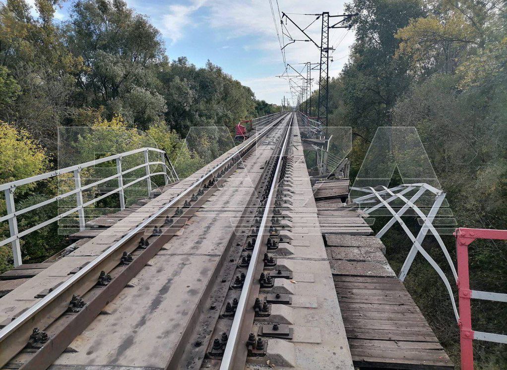 На железнодорожном мосту в Самарской области прогремел взрыв