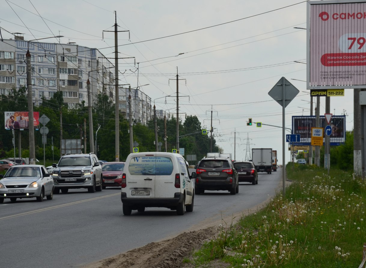 На улице Бирюзова женщина упала с пятого этажа