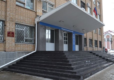 На ступеньках здания УФНС в Рязани скончался мужчина