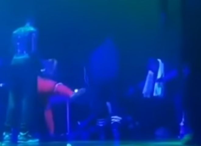 Концерт американского рэпера 6ix9ine в Москве прервали из-за драки на сцене (видео)
