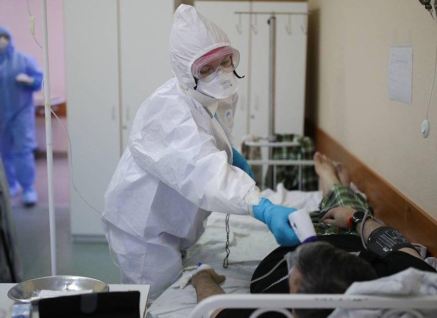 Эксперт назвал сроки окончания пандемии в России