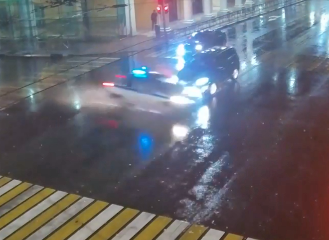 Момент ДТП с участием машины ППС в центре Рязани попал на видео