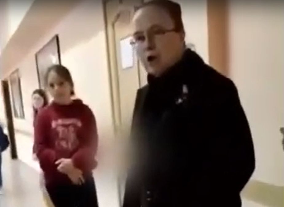 Учительница одной из столичных школ обрушилась на детей-«нехристей» (видео)