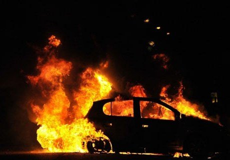 В Рязани сгорел Volkswagen, ВАЗ был поврежден огнем