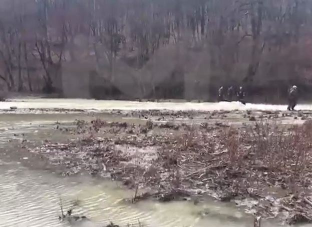 В Краснодарском крае на переправе через реку перевернулся автомобиль, погибли трое