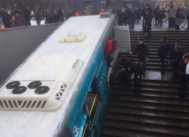 В больницах остаются девять пострадавших в ДТП с автобусом в Москве, в том числе водитель