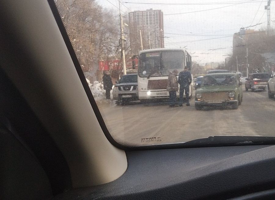 На Касимовском шоссе попала в аварию маршрутка