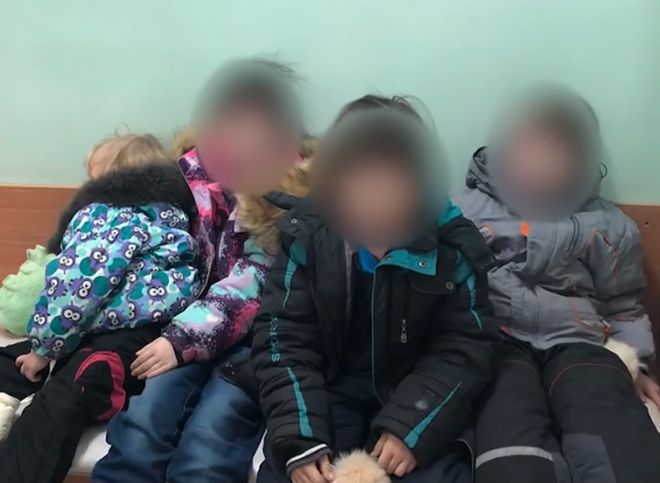 В Мытищах в захламленной квартире обнаружили четверых детей (видео)