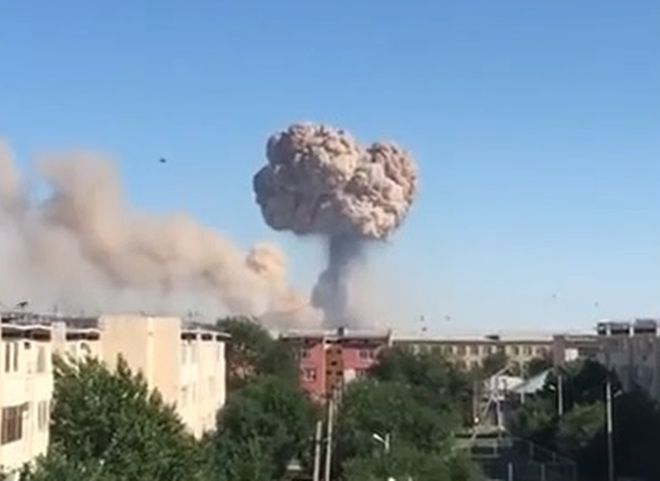 В Казахстане эвакуируют город из-за пожара в воинской части