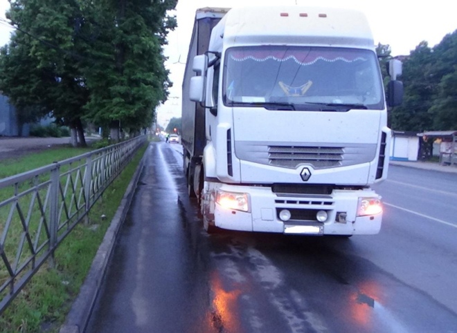 На Куйбышевском шоссе грузовик сбил пешехода
