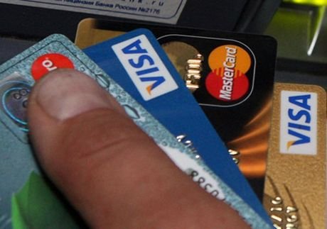 Visa и MasterCard заблокировали операции по картам СМП Банка