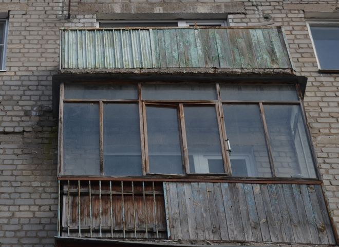 В Рязанской области двое детей упали с балкона